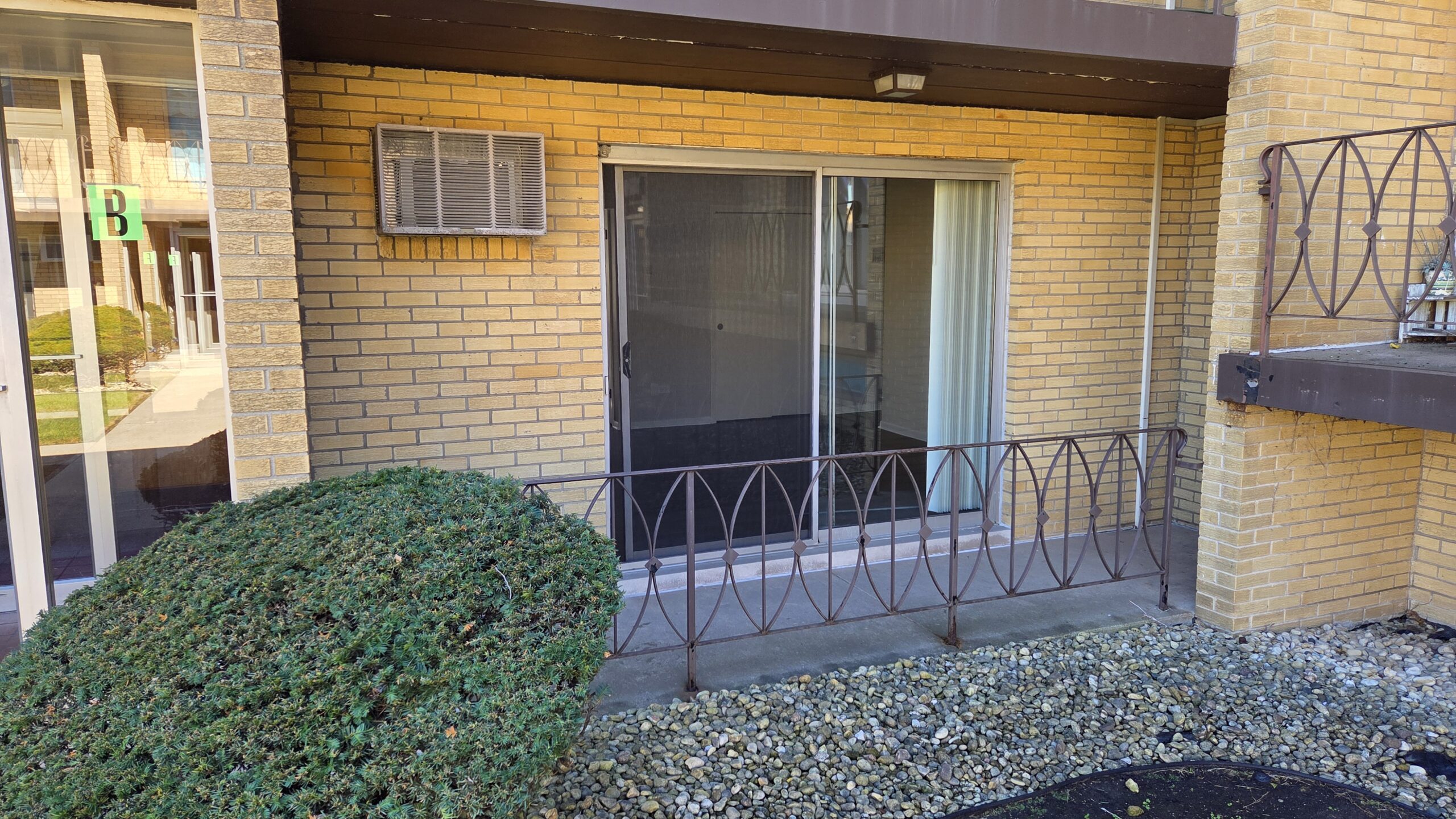 Lansing condo with patio bought by Direct Property Buyer